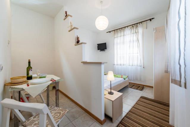 Apartments Lima Lazaneo Jelsa  Eksteriør billede